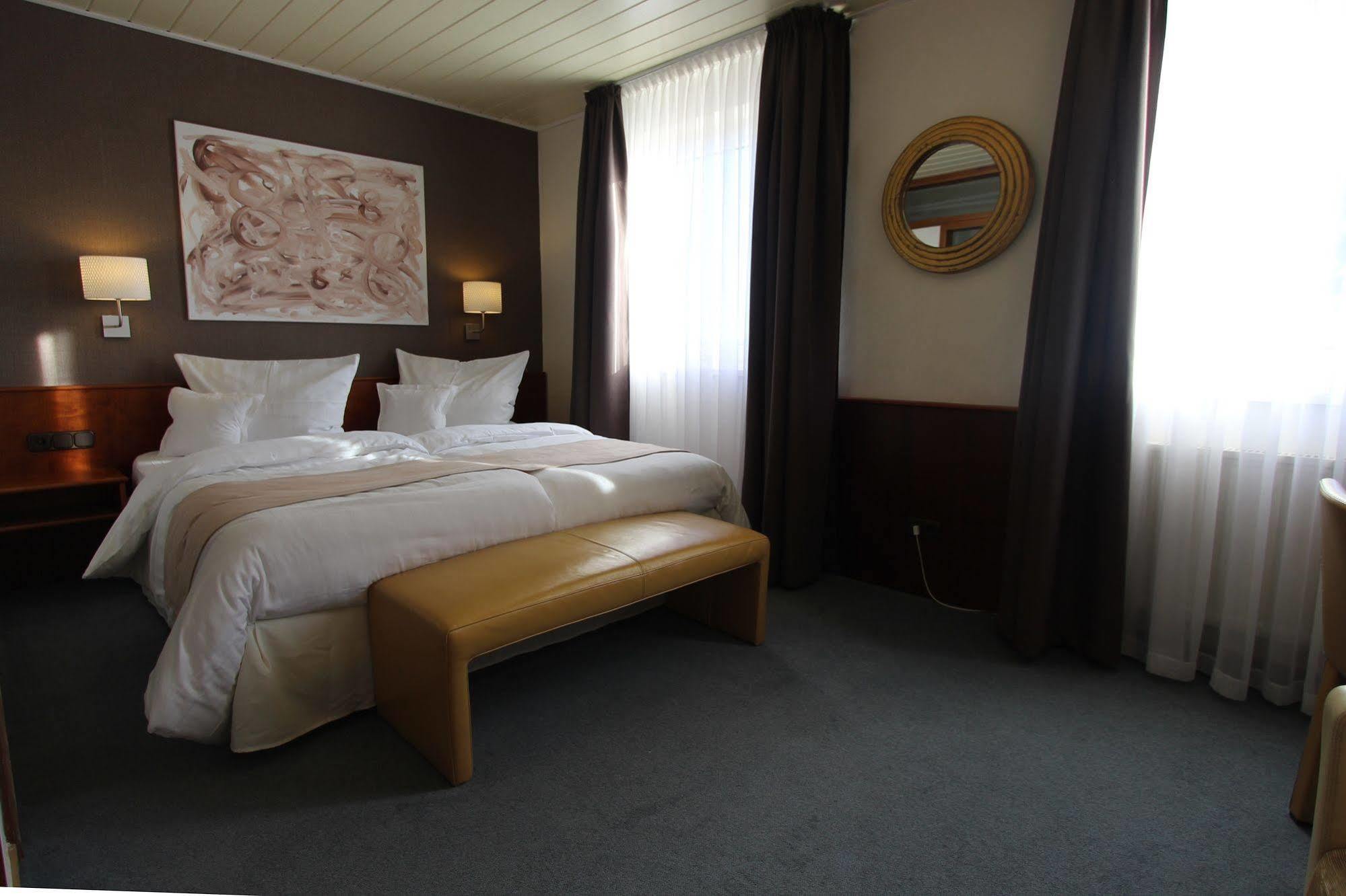 Boutique Hotel Restaurant Hollerather Hof Hellenthal Exterior foto